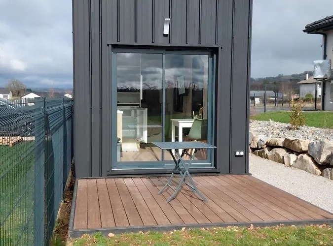 Maison De Jardin Holiday home Naucelles